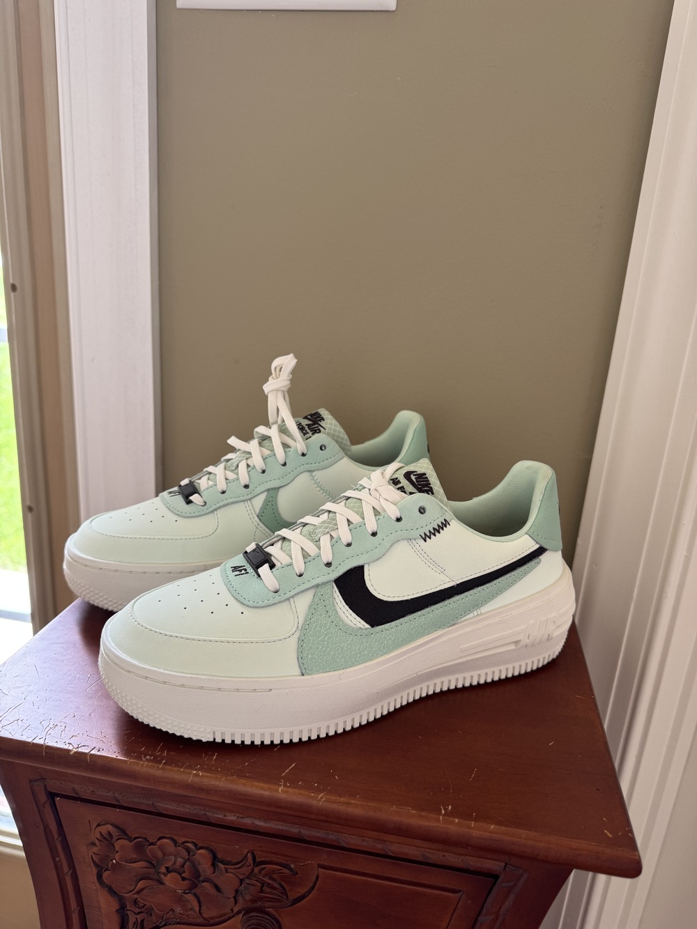 Nike Air Force 1 - Womens - Mint Green & White - New w/o box - Sz 9